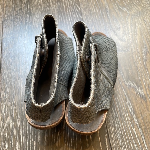 Heels - Picture 4 of 7